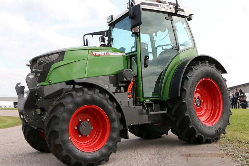 El tractor funciona con biogás, energía solar o eólica, y tiene una potencia de 50kW que le permite una función de cinco horas sin recarga.