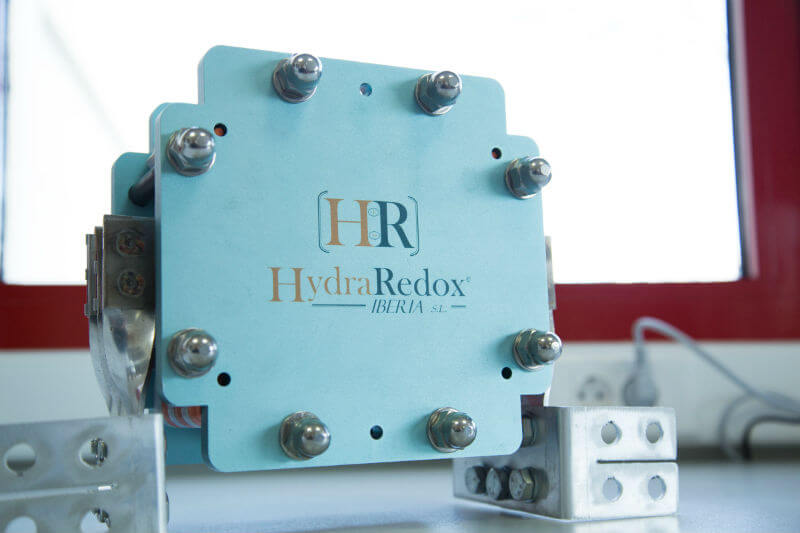 El nuevo diseño de HydraRedox reduce los costes de inversión y operación, lo que la convierte en una solución de almacenamiento definitiva.
