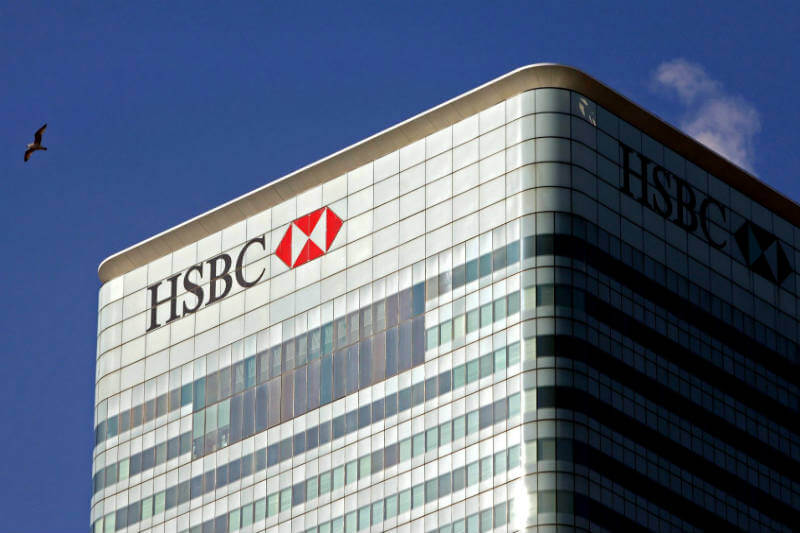 La empresa bancaria HSBC dijo que esto era uno de los cinco compromisos para respaldar lo que describió como "la transición hacia una economía baja en carbono".