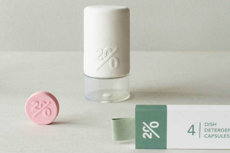 Joven holandesa presenta Twenty, una cápsula con los ingredientes de un jabón y lo único que se necesita es mezclarla con agua en una botella reutilizable.