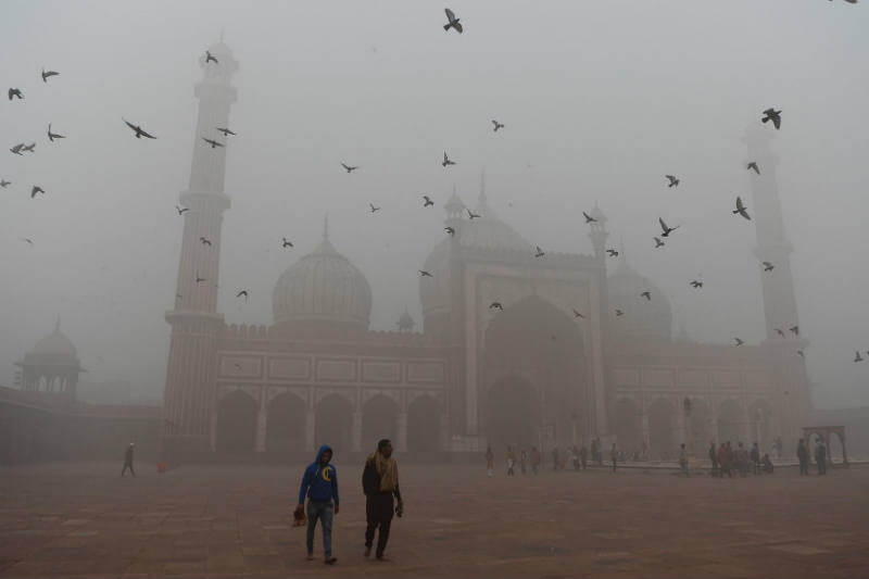 Los niveles de contaminación del aire en Nueva Delhi superaron 30 veces el límite recomendado por la Organización Mundial de la Salud.