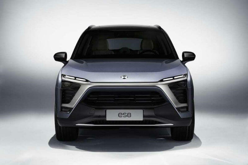En China, la fábrica NIO presenta el modelo ES8, que cuenta con un sistema de inteligencia artificial y que vale la mitad de un auto Tesla.