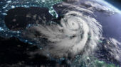 Estudio muestra que las tormentas se quedan en un lugar más tiempo, al igual que el huracán Harvey el año pasado.