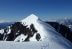 El glaciar que cubre la cumbre de este pico continúa disminuyendo debido al aumento de las temperaturas