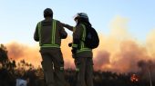 Al menos 245 casas en las afueras de la ciudad chilena de Valparaíso quedaron destruidas por un voraz incendio forestal que comenzó el martes 24.