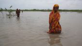 Mujeres son las más afectadas por desplazamientos y migración climática