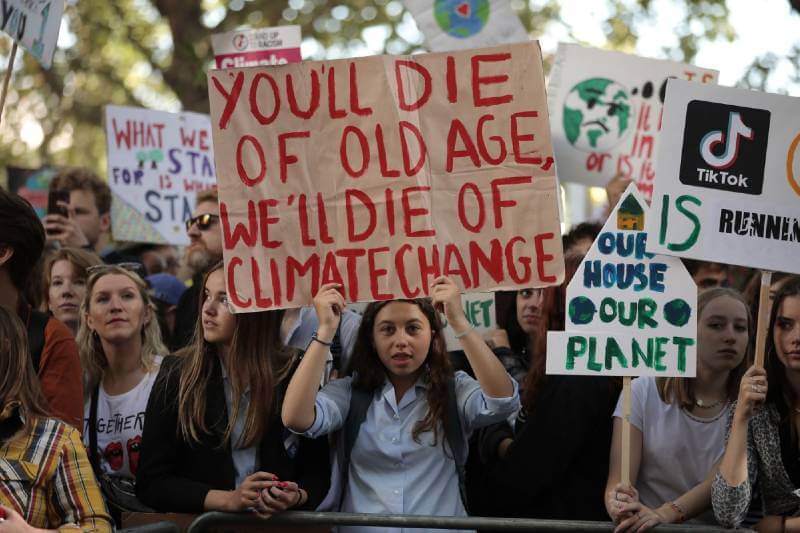 Adolescentes usan redes sociales para hacer acción climática