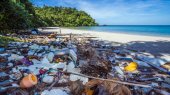 Hay más envolturas de alimentos que colillas de cigarros en las playas