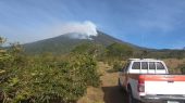 Guatemala: reservas naturales amenazadas por incendio forestal en el volcán de Atitlán