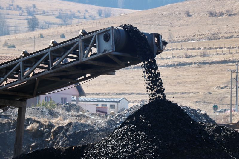 Reaseguradora Swiss Re planea su salida del carbón
