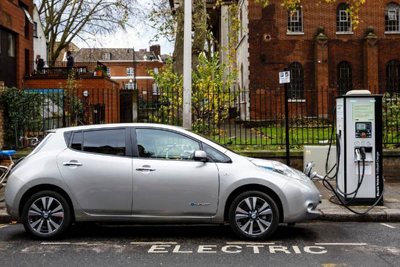 Los vehículos eléctricos serán más baratos que los de diésel para 2027