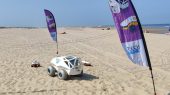 Este robot autónomo recoge colillas de cigarrillo de las playas