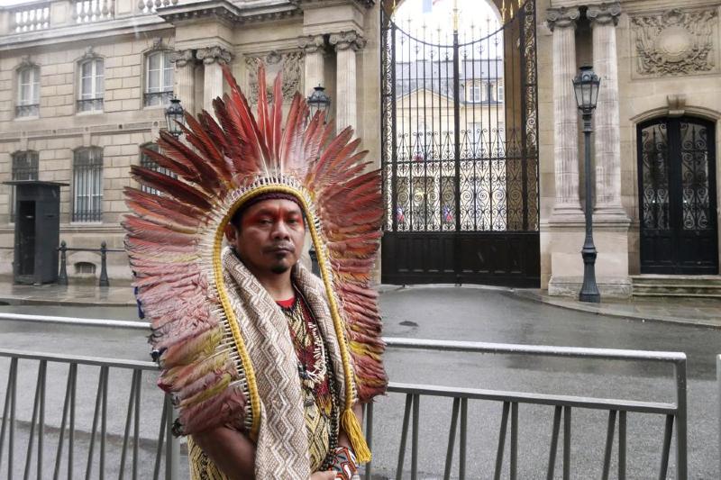 Líder indígena pide ayuda a Francia para proteger la Amazonía