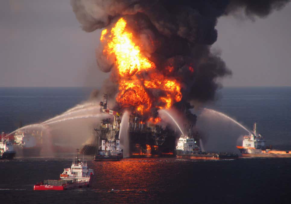 Desastre ambiental de derrame de petróleo en 2010. - Foto U.S. Coast Guard/AP