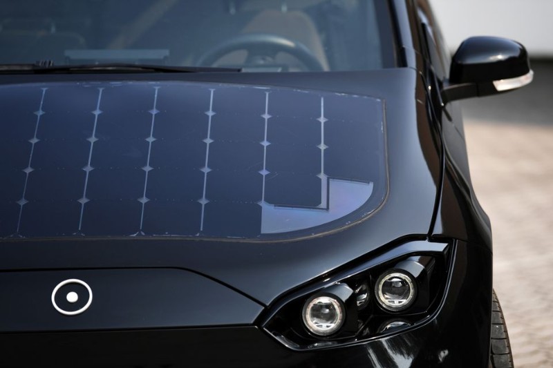 Los automóviles solares ya están aquí, pero tardarán un poco más en venderse.