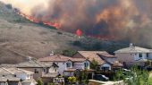 Nueva tecnología para proteger los hogares de los incendios forestales.