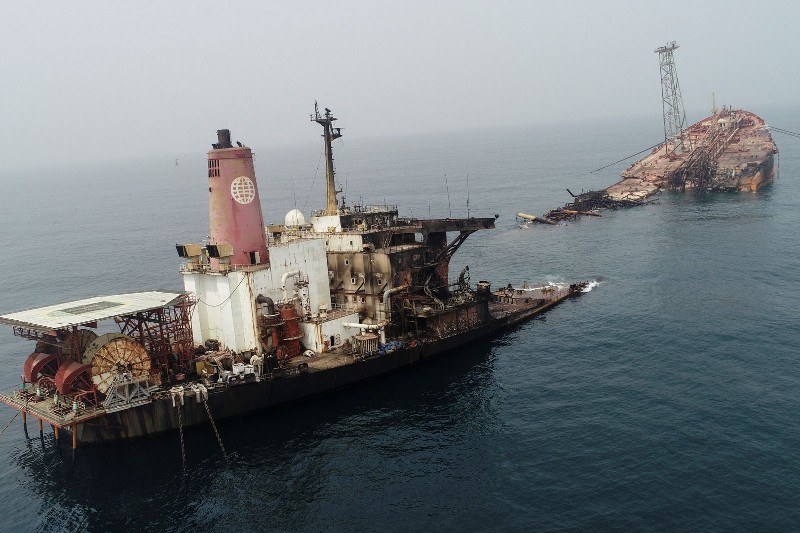 Explota buque petrolero en Nigeria.
