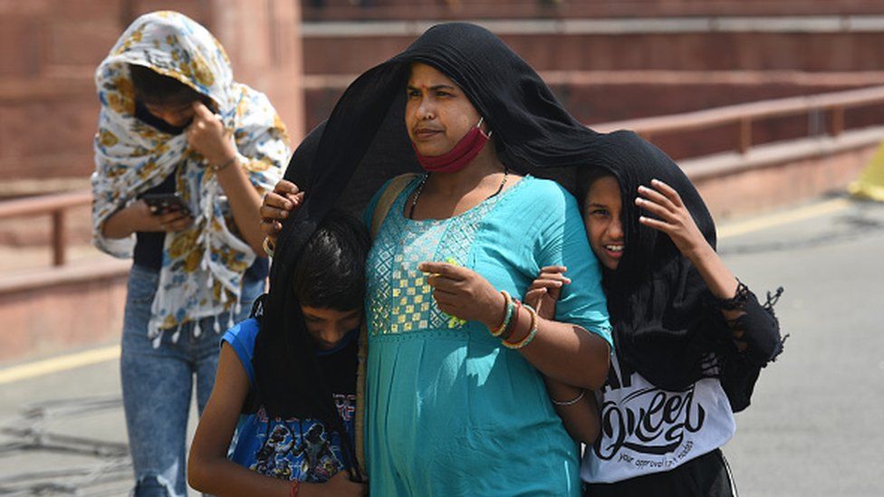 Personas afectadas por la ola de calor extremo en Delhi - Foto Gettyimages 