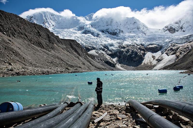 Un lago en Perú está creciendo por las emisiones de gases efecto invernadero.
