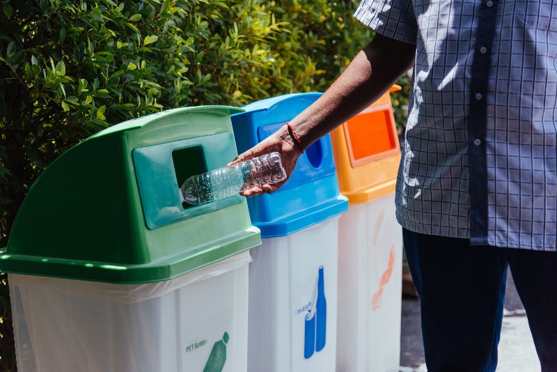 Un estudio desmiente que el reciclaje de plástico sea la solución a la contaminación plástica.
