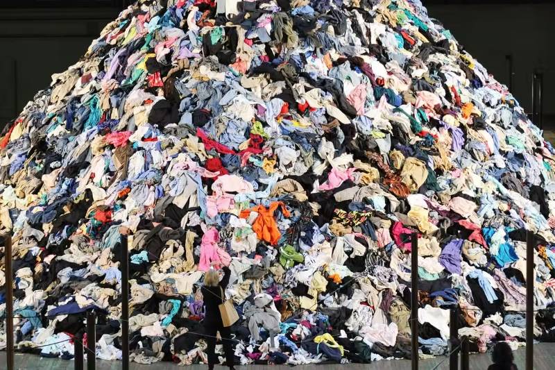 Podemos detener la contaminación de la moda reduciendo nuestras compras en un 75%