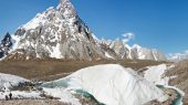 Uno de los glaciares más importantes está perdiendo su hielo, afectando a millones de habitantes.