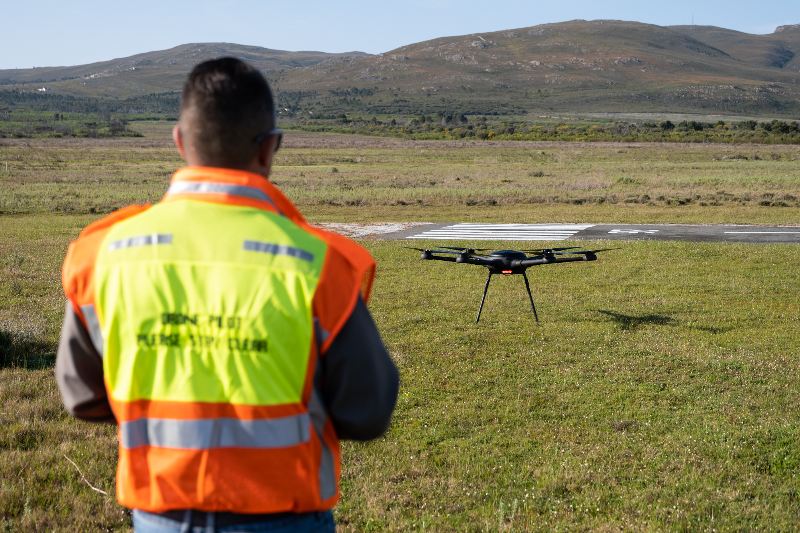 Drones están lanzando más de 40 mil semillas diarias en Australia para combatir la deforestación