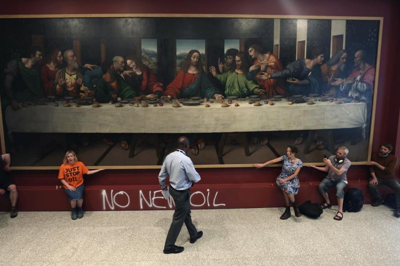 Manifestantes de Just Stop Oil se pegan a pinturas históricas