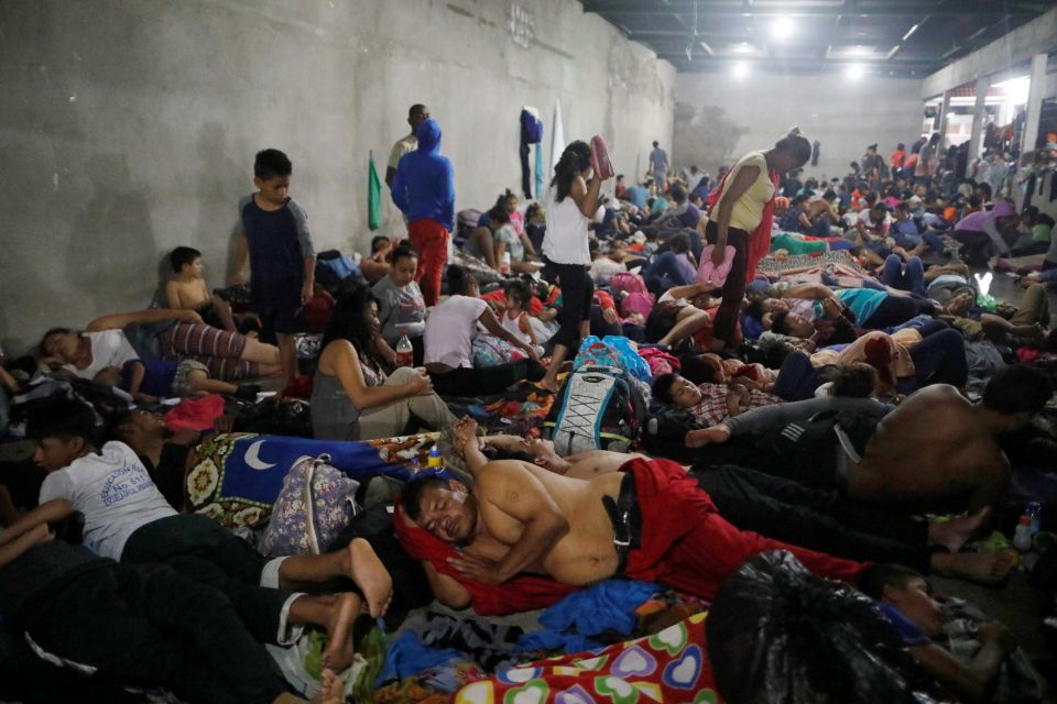 Caravana de inmigrantes hondureños en un refugio de Guatemala durante su trayectoria hacia Estados Unidos - Foto Reuters/Edgard Garrido