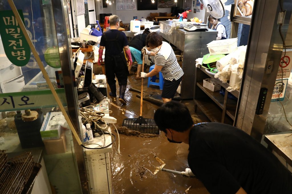 Inundaciones afectaron varios comercios de la ciudad - Foto Chung Sung/Gettyimages