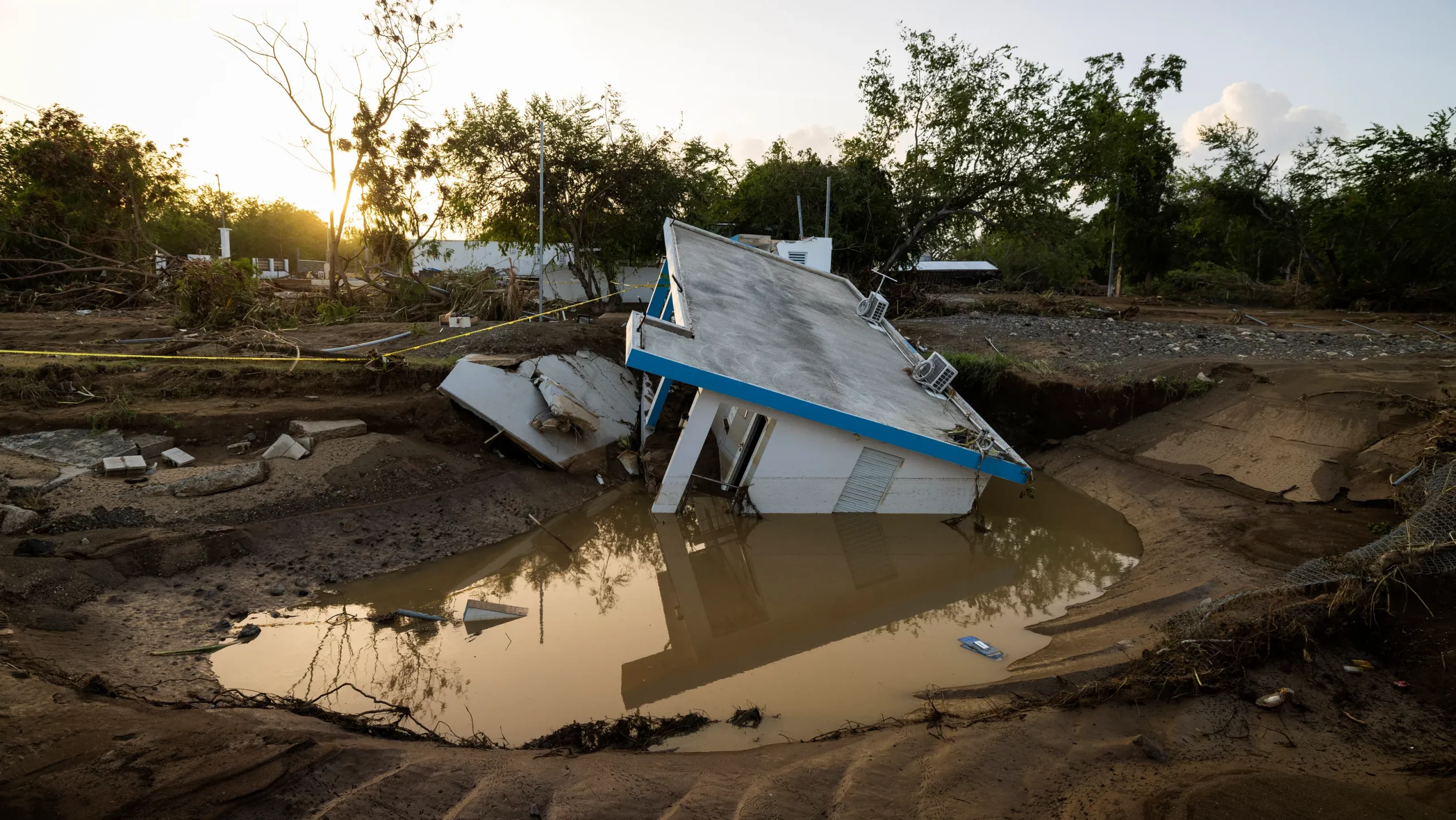 Casas destruidas por inundaciones en la isla. - Foto Alejandro Granadillo/AP 