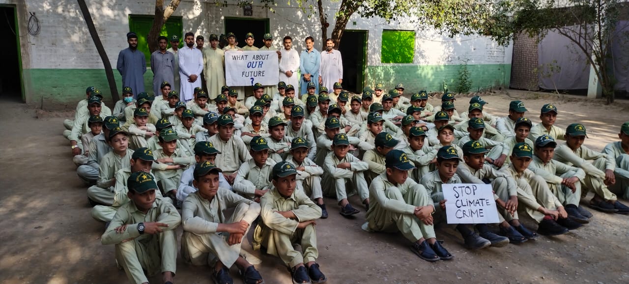 Estudiantes en escuela de Pakistán - Foto Fridays4FutureP/Twitter