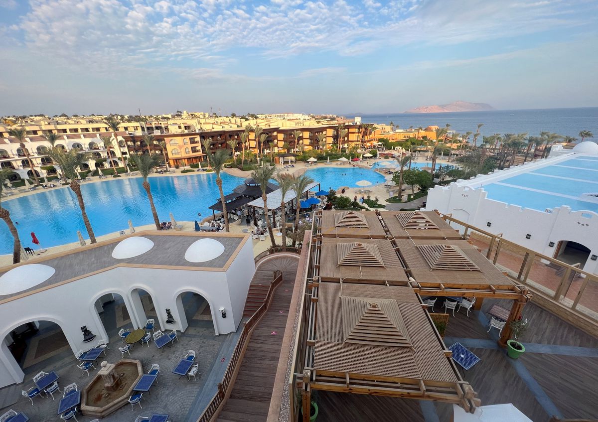 Hotel situado en la ciudad de Sharm el-Sheikh que recibirá a los invitados exclusivos de la COP27. - Foto Sayed Sheasha/Reuters