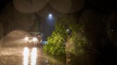 El huracán Julia causó daños a casas y carreteras en Centroamérica.