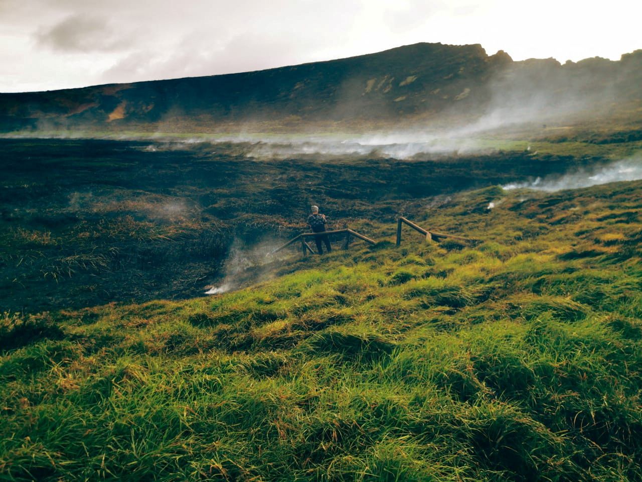 Incendio forestal en la Isla de Pascua el 7 de octubre. - Foto Municipalidad de Rapa Nui/Reuters
