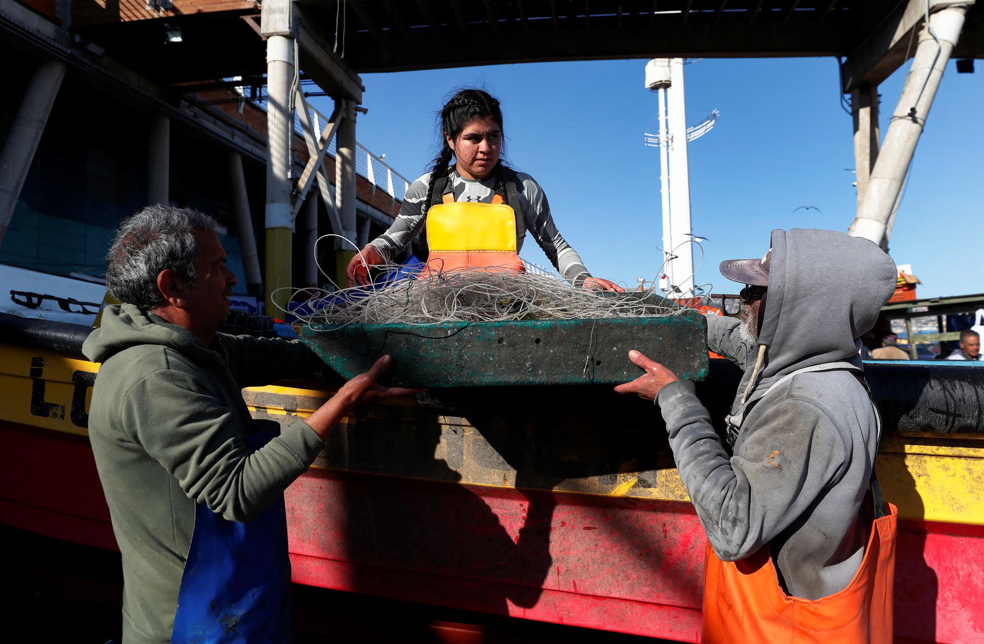 Cada vez se vuelve más difícil para los pescadores conseguir grandes cantidades de peces. - Foto Rodrigo Garrido/Reuters