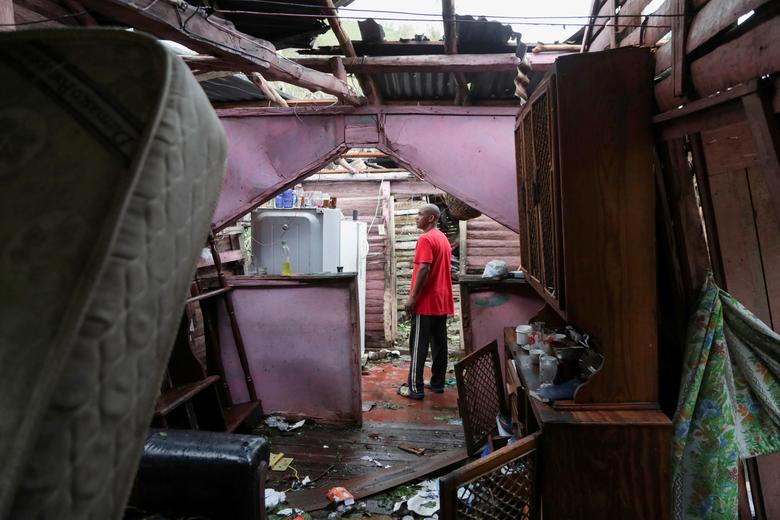 Países vulnerables a tormentas y huracanes, como Puerto Rico, tienen mayor dificultad para recuperarse de daños pasados y financiar una adaptación climática rápida. - Foto Ricardo Rojas/Reuters
