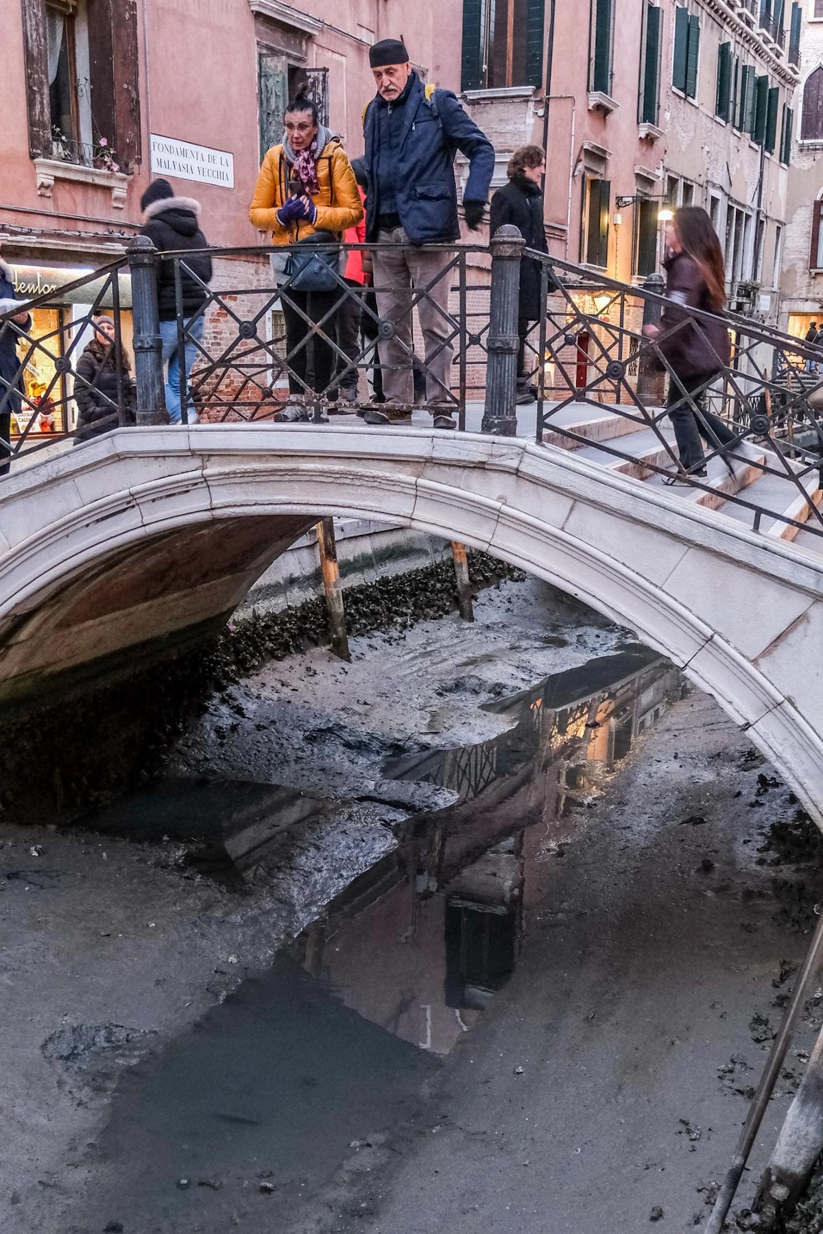 Los canales distintivos de la ciudad quedaron completamente secos en febrero. - Foto Gettyimages