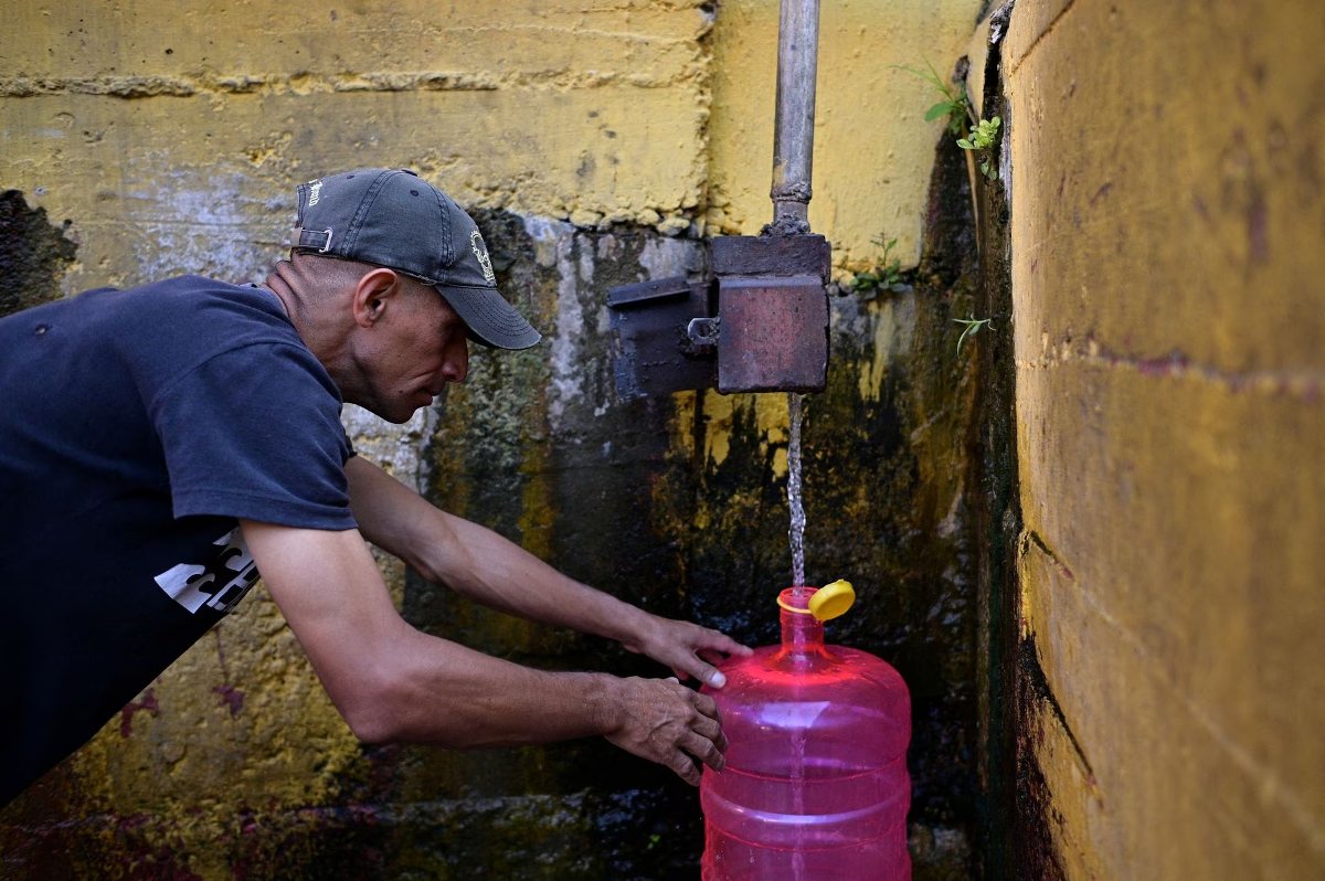 Cada vez los países sufren de más escasez de agua y saneamiento. - Foto Gaby Oraa/Reuters