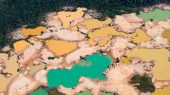 Brasil expulas mineros ilegales de oro de la Amaozonia - Foto CRIS BOURONCLE/AFP/GETTY