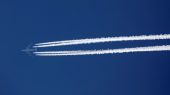 Los aviones contaminan de distintas formas.