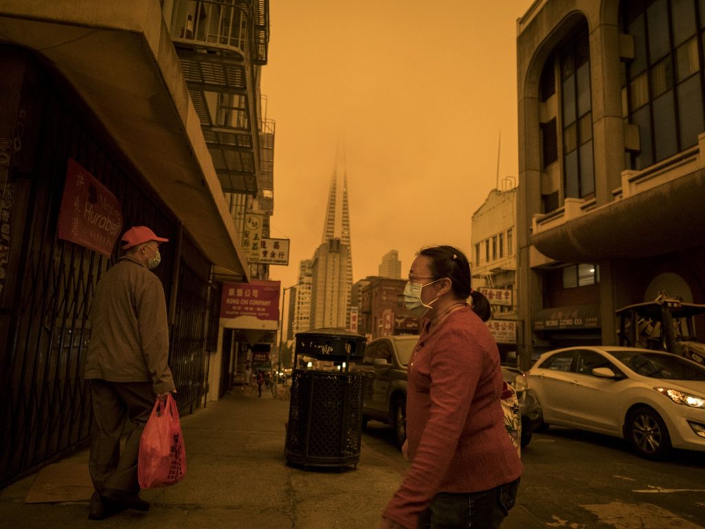 La ciudad de Manhattan se tornó de un tono sepia y la calidad del aire peligrosa para la salud. - Foto David Paul Morris/Bloomberg/Getty Images