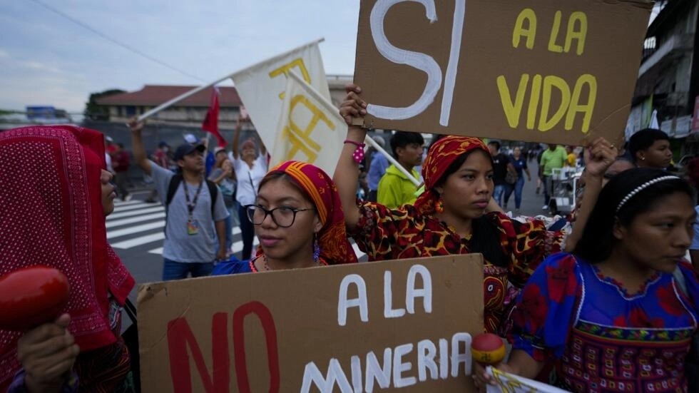 Mujeres indígenas en protesta contra el contrato minero en Panamá. - Foto Arnulfo Franco/AP
