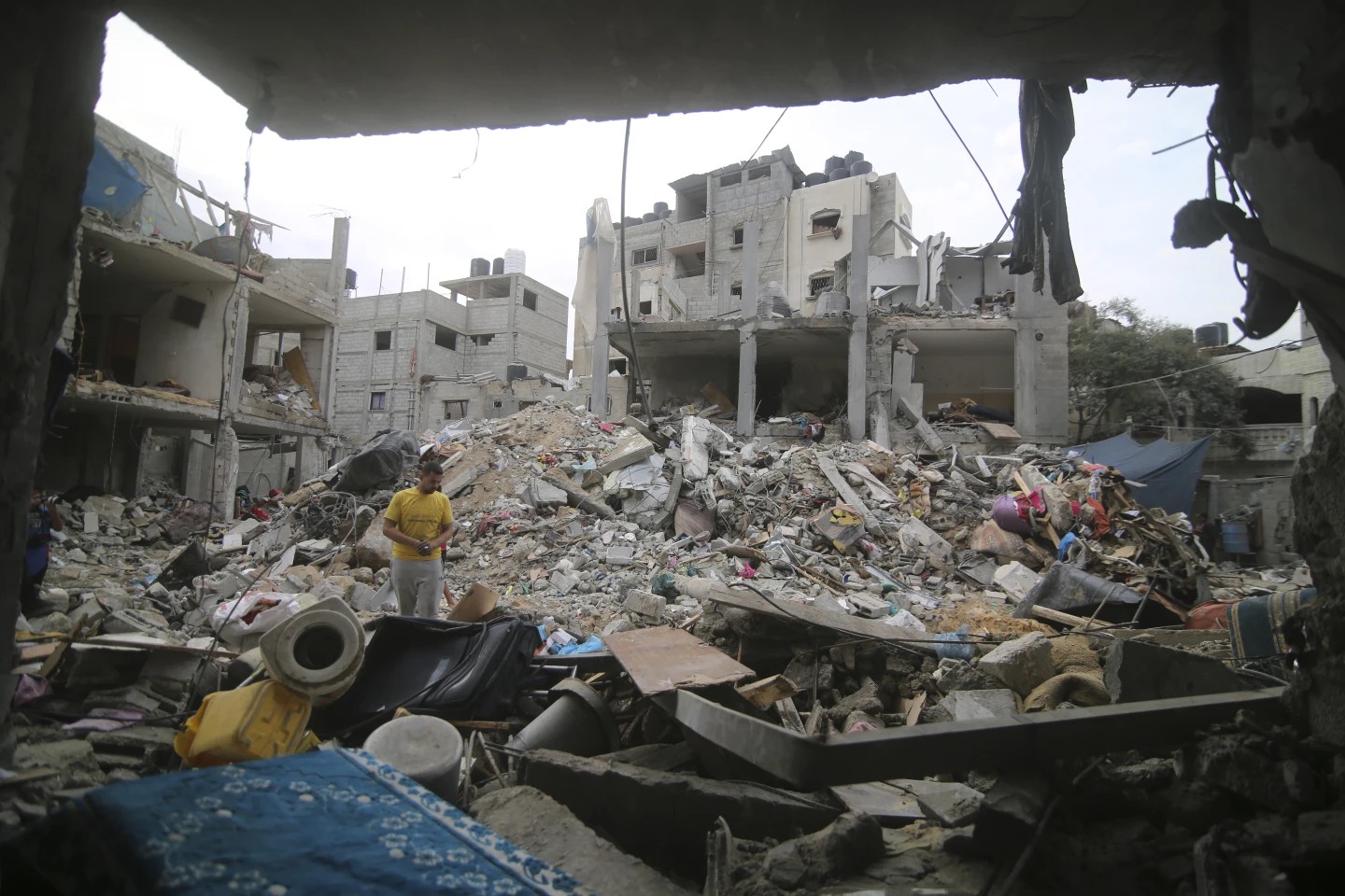 Campamento de refugiados palestinos destruído en el coflicto armado de Gaza. - Foto Hatem Ali/AP