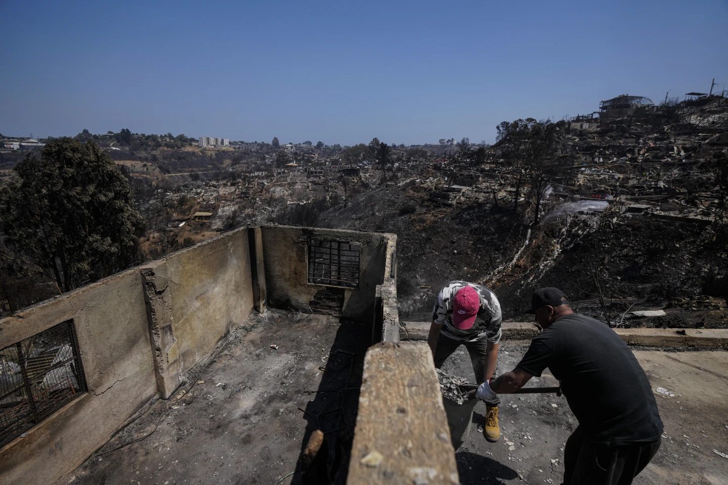 Incendios forestales dejaron cientos de personas afectadas en Viña del Mar, Chile - Foto Esteban Felix/AP