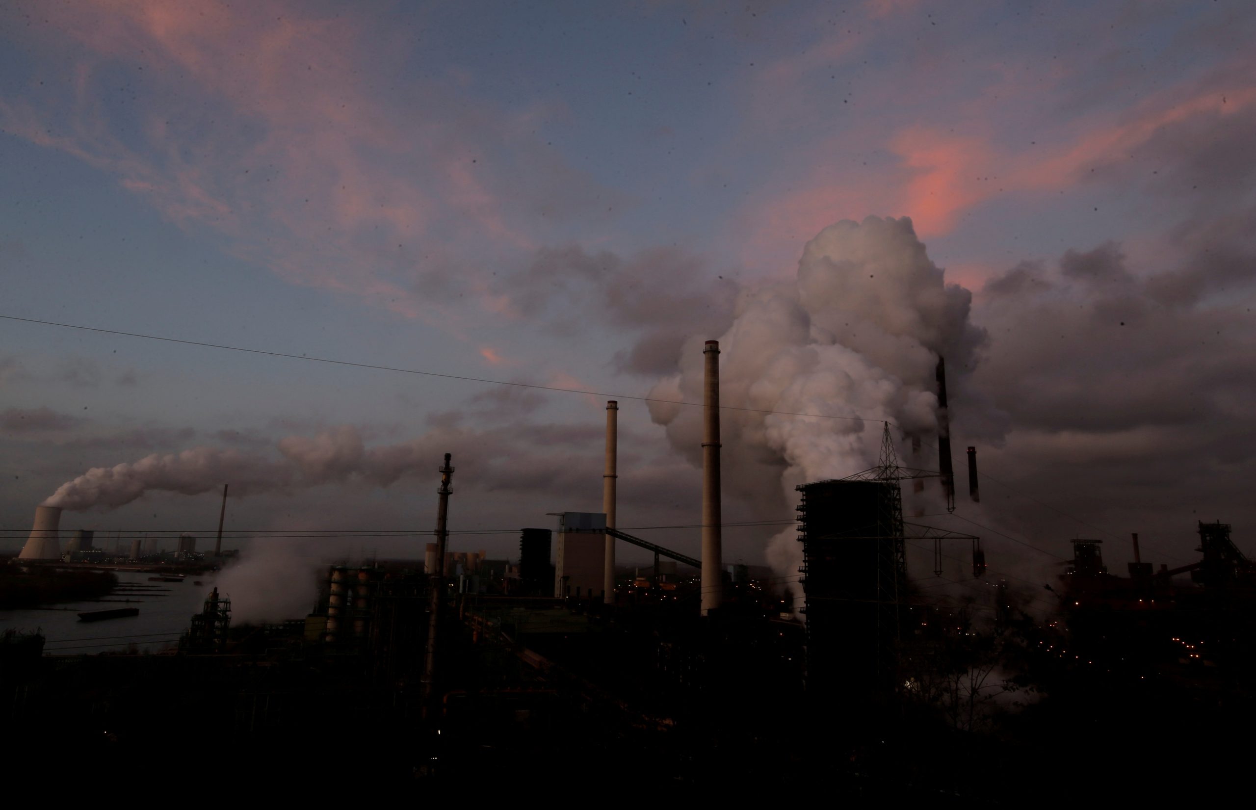 Las actividades industriales se ha vuelto uno de los principales contaminantes del aire en múltiples ciudades del mundo. - Foto Leon Kuegeler/Reuters