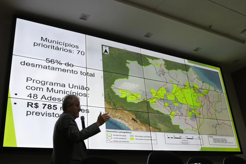 Ministro Ejecutivo del Medio Ambiente Presenta los datos de deforestación en El Cerrado. - Foto Eraldo Peres/AP