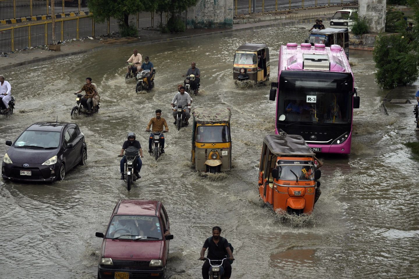 Fuertes inundaciones en Pakistán durante julio afectaron debido al clima extremo. - Foto Fareed Khan/AP