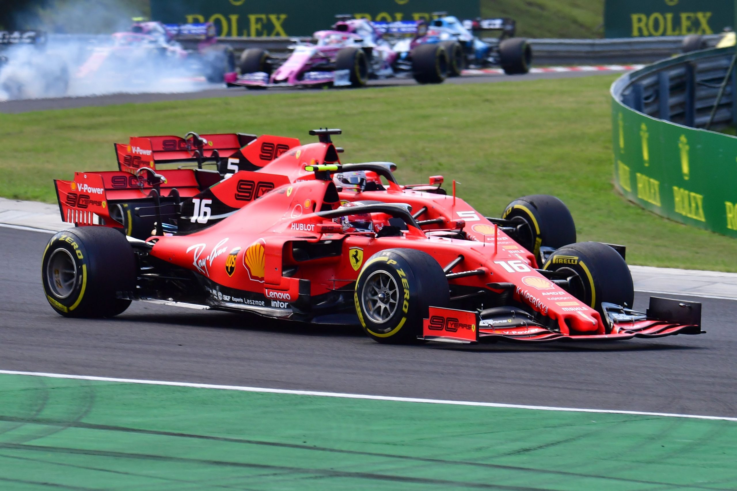 Compañías como Shell invierten millones en patrocinar equipos de renombre en varios deportes. - Foto AFP