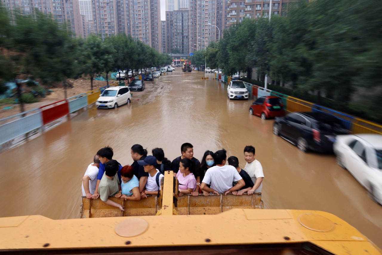 Las lluvias cada vez más intensas están inundando ciudades en todo el mundo. - Foto Aly Song/Reuters